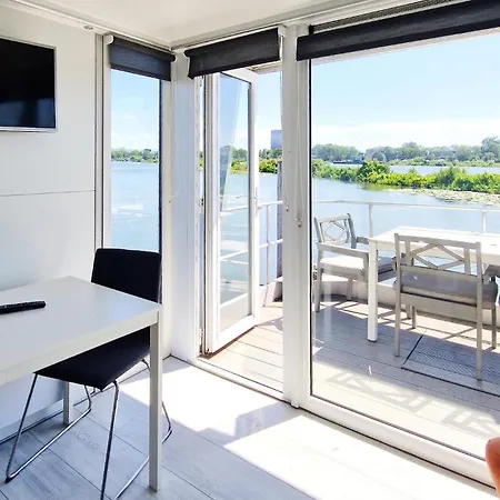 2 Bedroom Amazing Ship In * Amsterdam